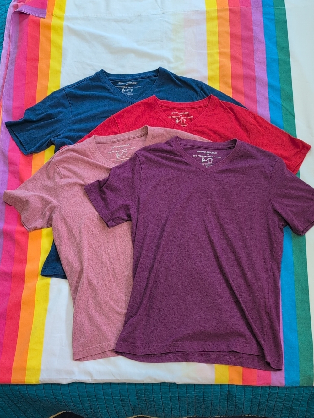 Set Of 4 Men's Banana Republic V-neck Eco Premium Wash T-shirts